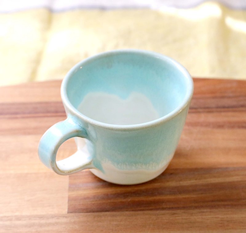 白釉と流れる水色の四角いマグカップ - マグカップ - 陶器 ブルー