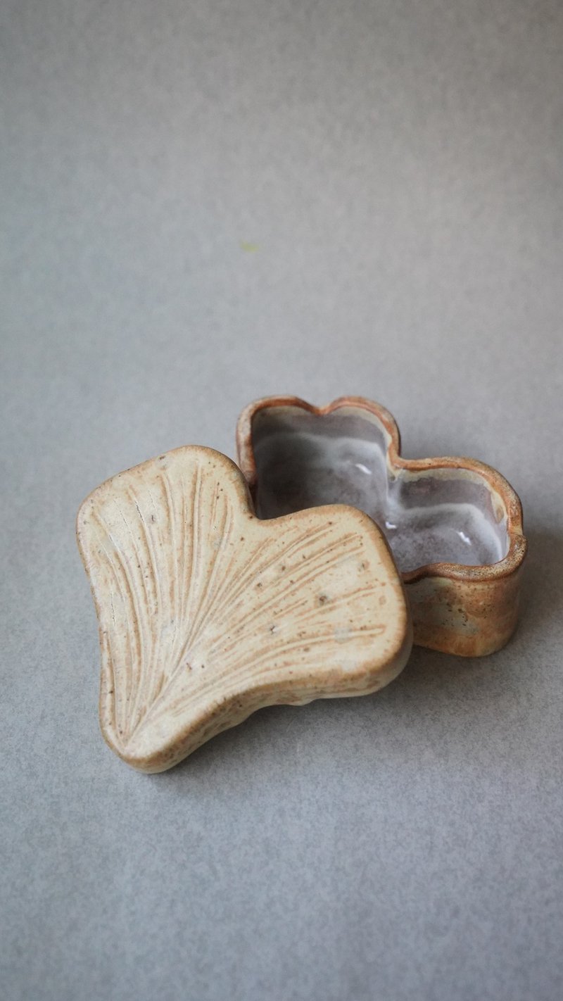 • 米粒出陶中 • 091 陽光の下のイチョウ - 黄色いイチョウの箱 - 収納用品 - 陶器 イエロー
