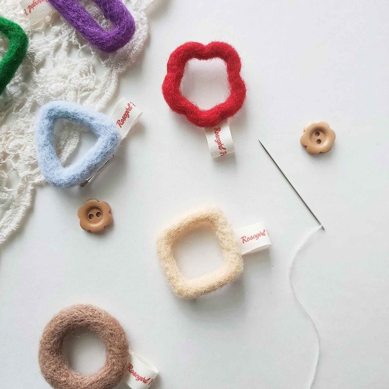 [Handmade Wool Felt] Colorful and cute handmade small pin-shaped brooch - เข็มกลัด - ขนแกะ หลากหลายสี