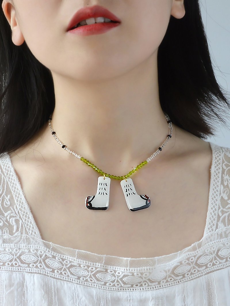 Personality funny foot necklace cute childlike beaded collarbone chain summer niche design creative gift - Necklaces - Resin Black