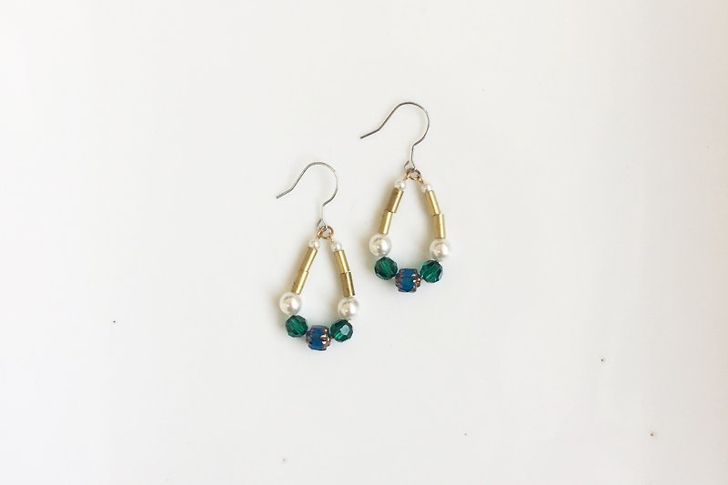巴洛克的季節 珍珠黃銅造型耳環 - 耳環/耳夾 - 寶石 綠色