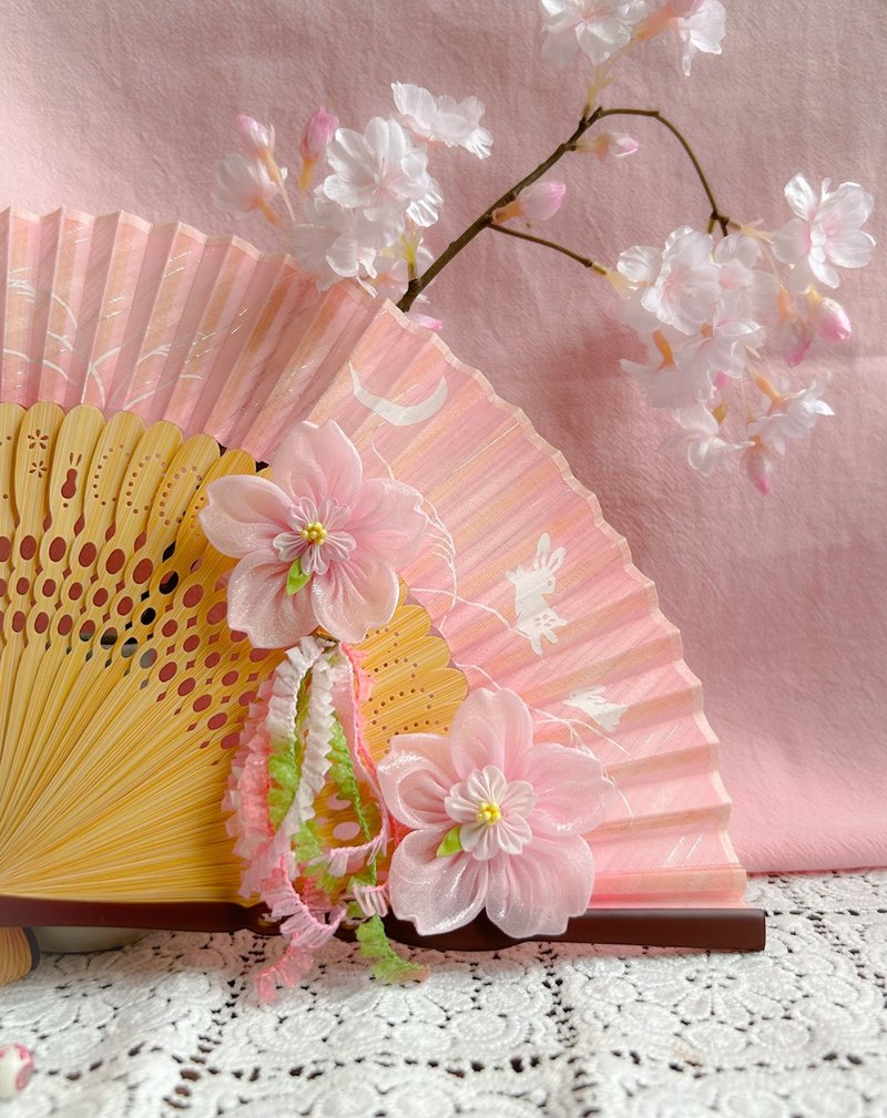 2025櫻系列 絲帶襯櫻花馬尾扣 細工布花 - 髮夾/髮圈 - 其他人造纖維 粉紅色