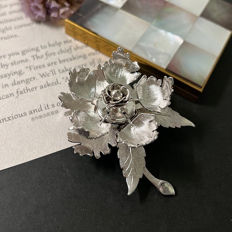 Warner Collectible Silver Mechanical Flower Brooch - เข็มกลัด - โลหะ สีเงิน