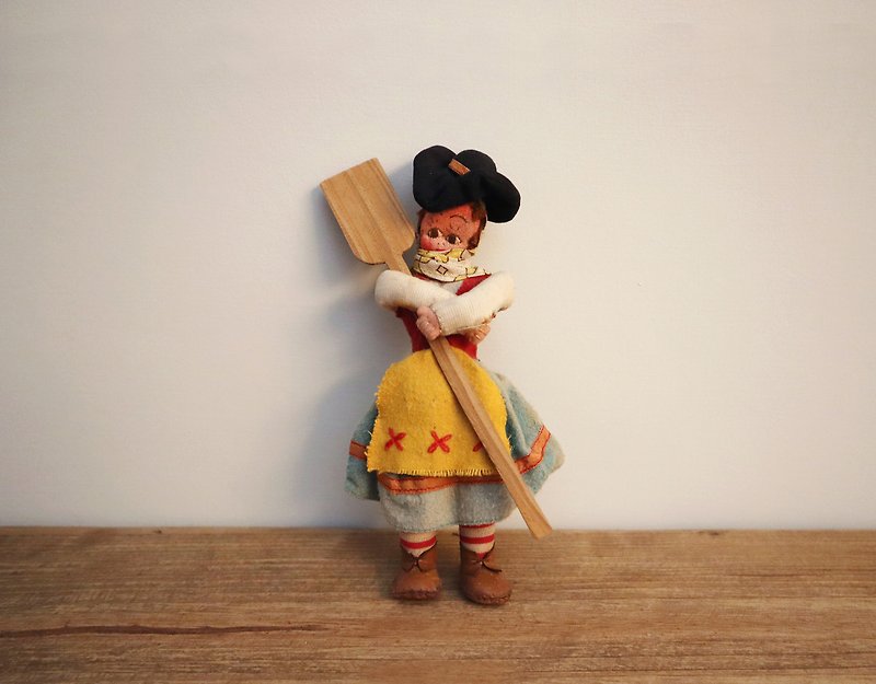 【小さな妖精】ポルトガルのアンティークオールドピース刺繡人形-保持パドル（小）