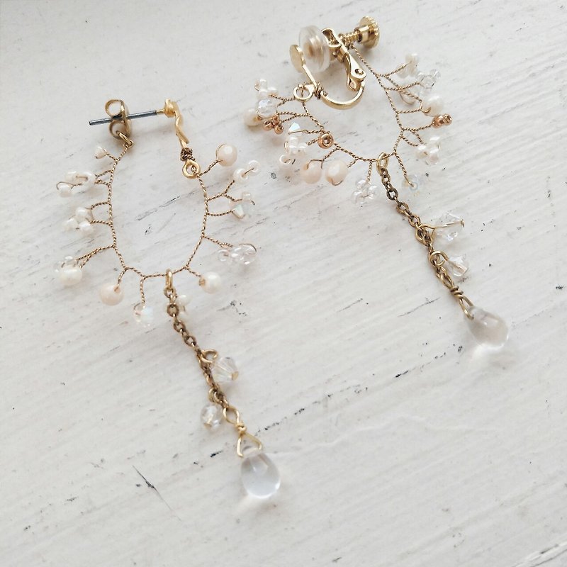 Peach Rico Earrings and Clip-On Clips Full of Stars and Circles - Earrings & Clip-ons - Other Materials White