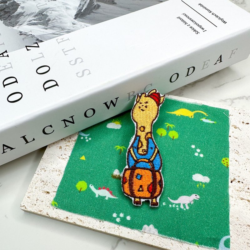 Bean Deer Body Embroidery Pin - เข็มกลัด/พิน - งานปัก 