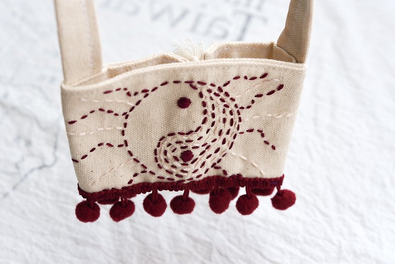 Yoga Yin Yang Yoga Drink Cup Bag Hand Embroidery Eco Bag - Handbags & Totes - Cotton & Hemp White