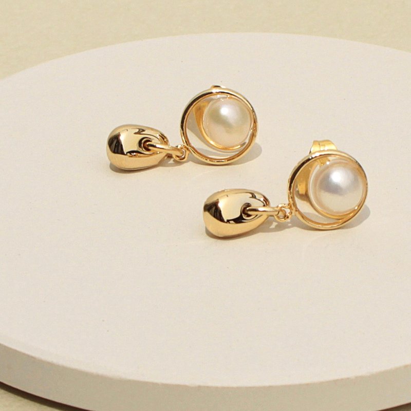 淡水珍珠與水滴珠飾耳環／耳夾 - 耳環/耳夾 - 珍珠 白色