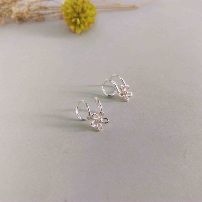 Spring flower/ Clip-On earrings/ear bone ring/Màn work - Earrings & Clip-ons - Other Metals Gray
