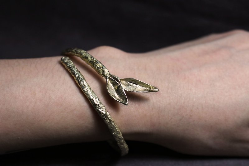 Double leaf woven brass bracelet - สร้อยข้อมือ - ทองแดงทองเหลือง สีเขียว