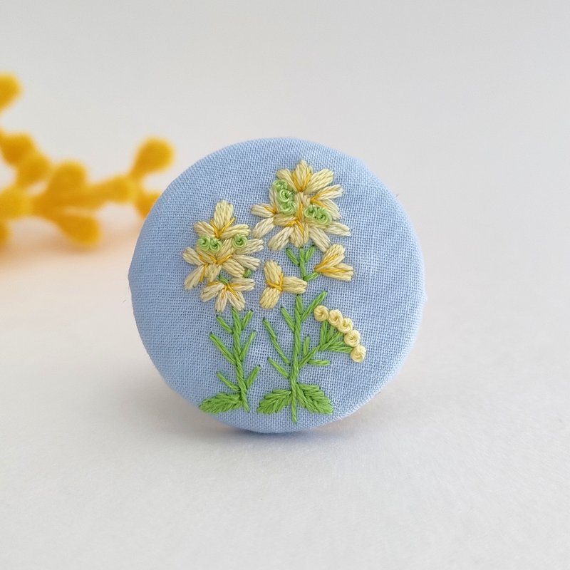 春の菜の花刺繍ブローチ - 胸針 - 棉．麻 黃色