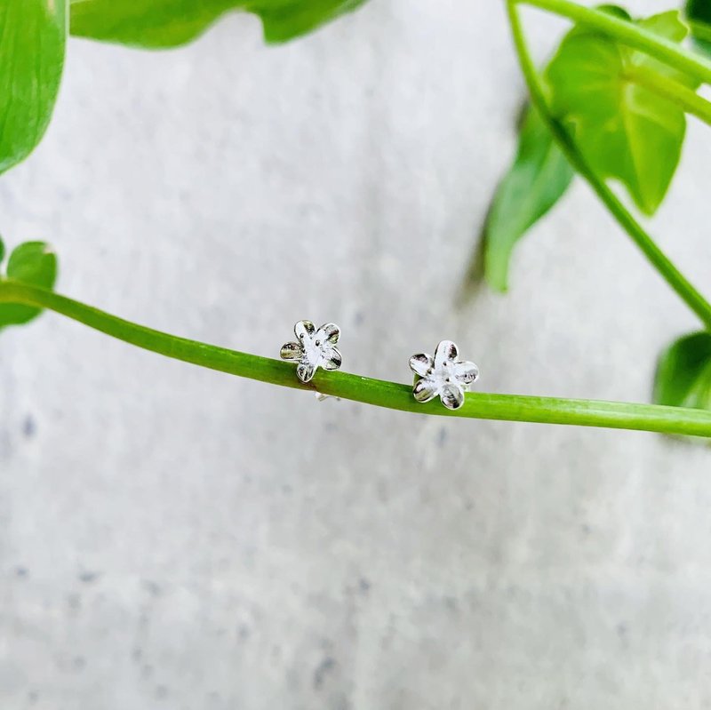 925純銀 / 花系列 • 五瓣丁香花耳針 - 耳環/耳夾/耳骨夾 - 純銀 銀色