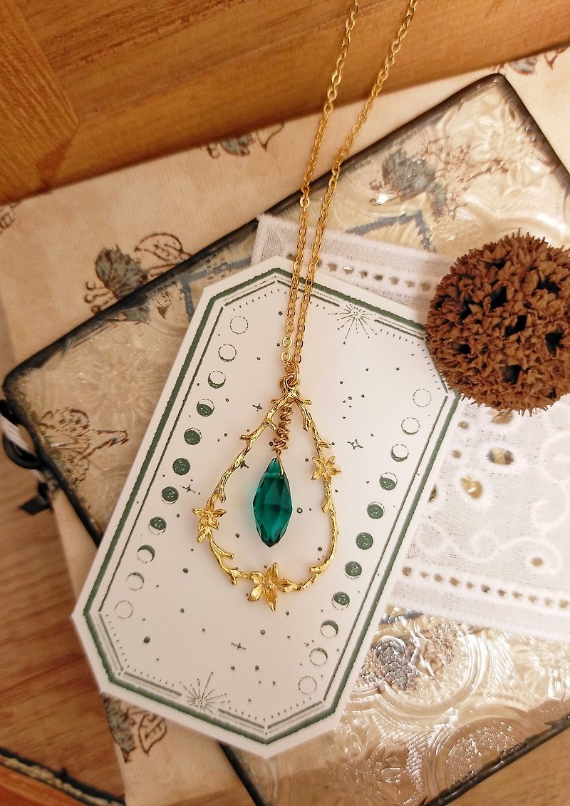 Malachite green natural stone water drop forest garland feel medium and long chain A768 birthday gift Valentine's day gift - Necklaces - Other Materials Green