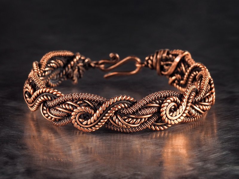 Pure copper bracelet for woman Unique wire wrapped metal bangle Handmade jewelry - สร้อยข้อมือ - ทองแดงทองเหลือง สีทอง