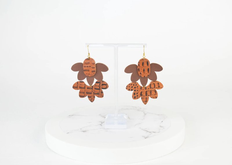 Leather Earrings in Brown and Caramel Pattern Genuine Salvaged Recycled - 耳環/耳夾/耳骨夾 - 真皮 咖啡色