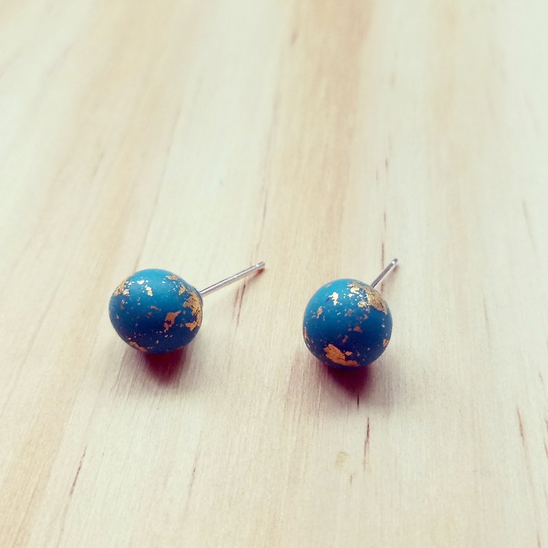 藍色軟陶金箔地球耳針 - 耳環/耳夾 - 陶 藍色