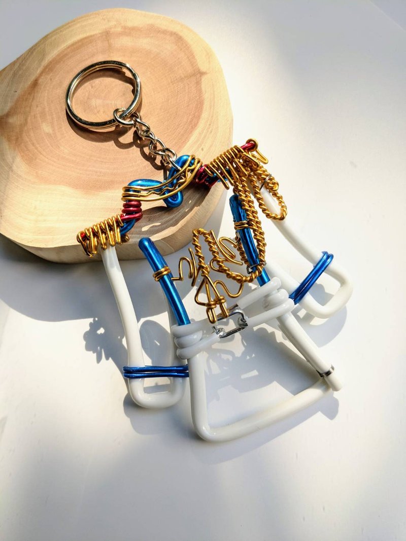Wire lover 客製化、鋁線創作、雄女樂儀隊制服 - 鑰匙圈/鑰匙包 - 鋁合金 
