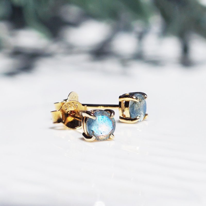 Leonora 4mm Labradorite Stud Earrings - ต่างหู - เครื่องเพชรพลอย สีเทา