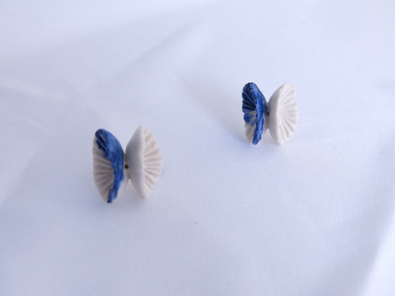 Papillon butterfly white porcelain sterling silver earrings - ต่างหู - เครื่องลายคราม สีน้ำเงิน