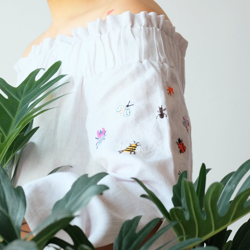 FOREST HUMMING OFF SHOULDER TOP - 女上衣/長袖上衣 - 棉．麻 白色