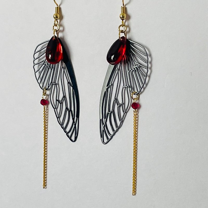 玻璃珠紅色S925鍍金鉤形耳環　蝴蝶在耳邊翩翩起舞 - 耳環/耳夾 - 銅/黃銅 黑色