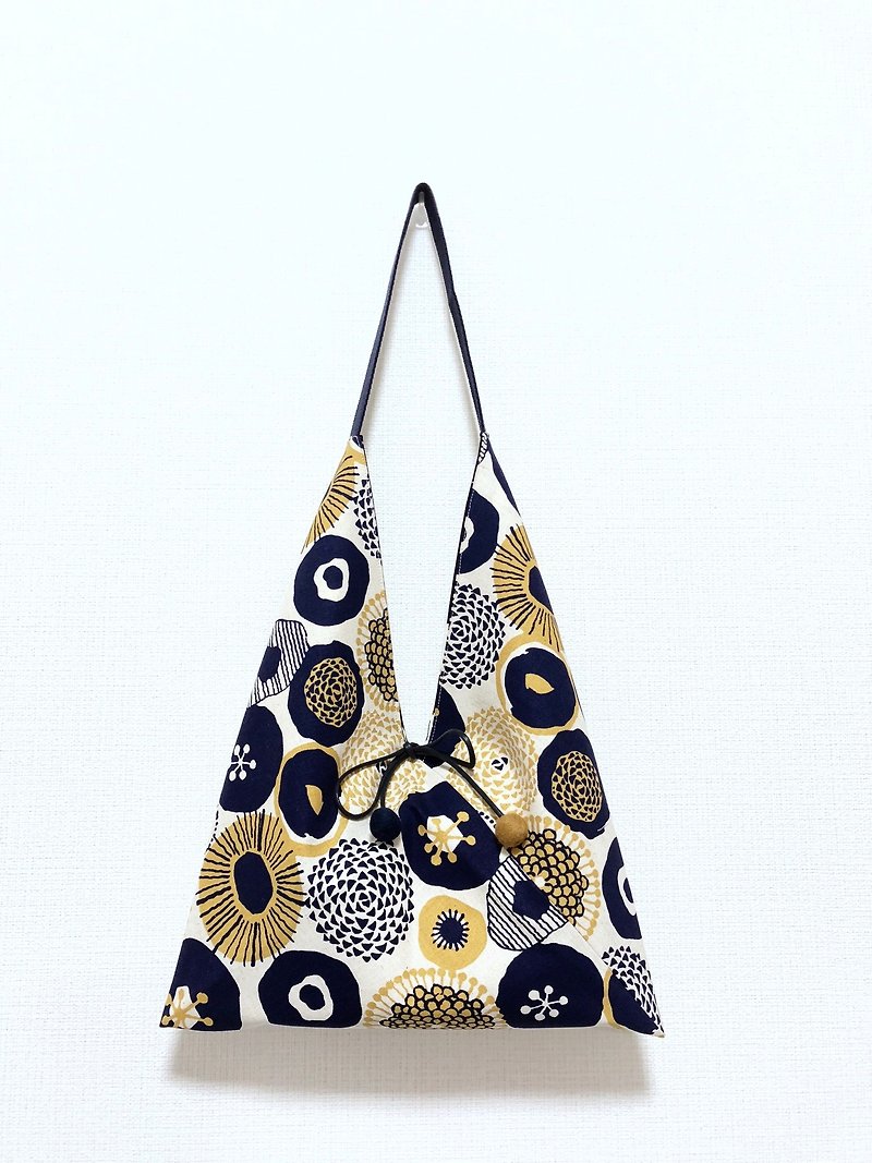 Japanese-style skull-shaped side bag / medium size / yellow blue flower / big black dot - กระเป๋าแมสเซนเจอร์ - ผ้าฝ้าย/ผ้าลินิน สีส้ม