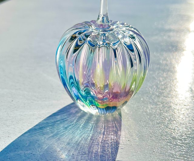 送料無料 虹色に映る ガラスのりんご 1点 吹きガラス - ショップ