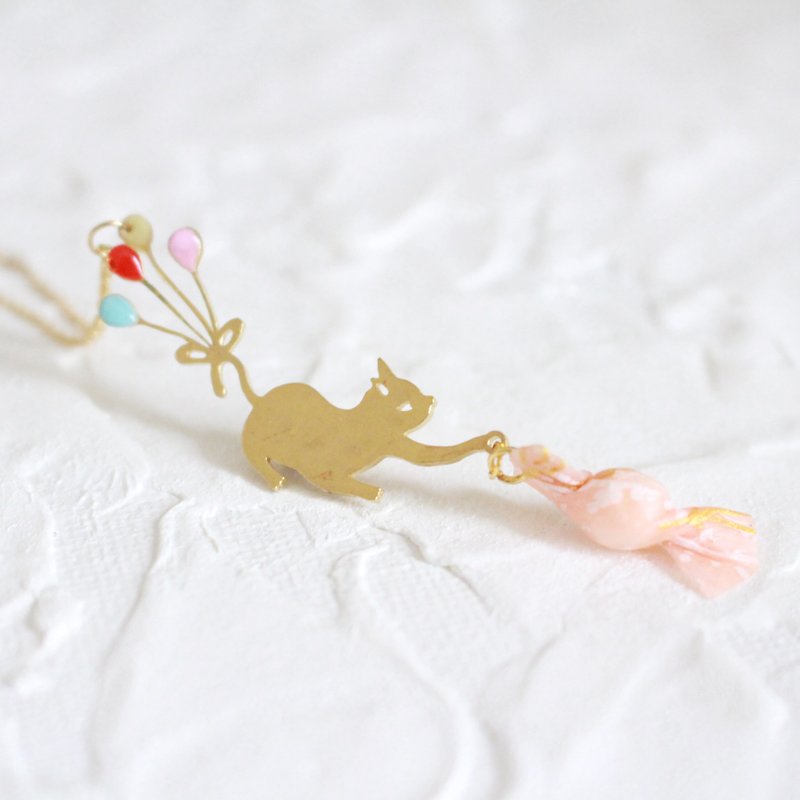 Cat Balloons Candy Necklace I Story_ Bring a little sweet