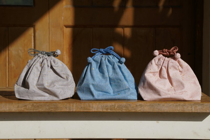 Hidden gold drawstring pocket - กระเป๋าเครื่องสำอาง - ผ้าฝ้าย/ผ้าลินิน หลากหลายสี