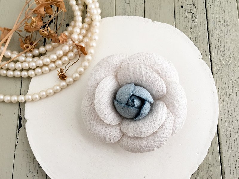 Corsage: 2 TONE, Camellia Blue × Ivory - Brooches - Polyester Blue