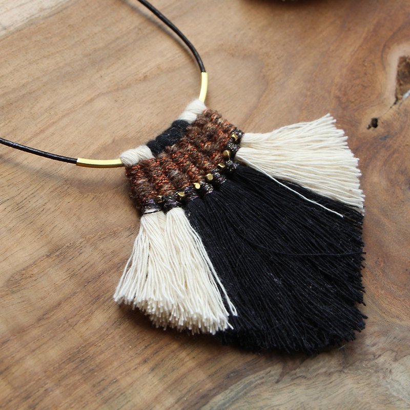 Bohemian tassel necklace-Black - สร้อยคอ - ผ้าฝ้าย/ผ้าลินิน สีเหลือง