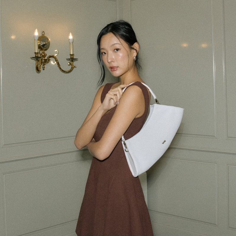 WOVE - Rocking basic shoulder bag in suede white color - 手提包/手提袋 - 人造皮革 白色