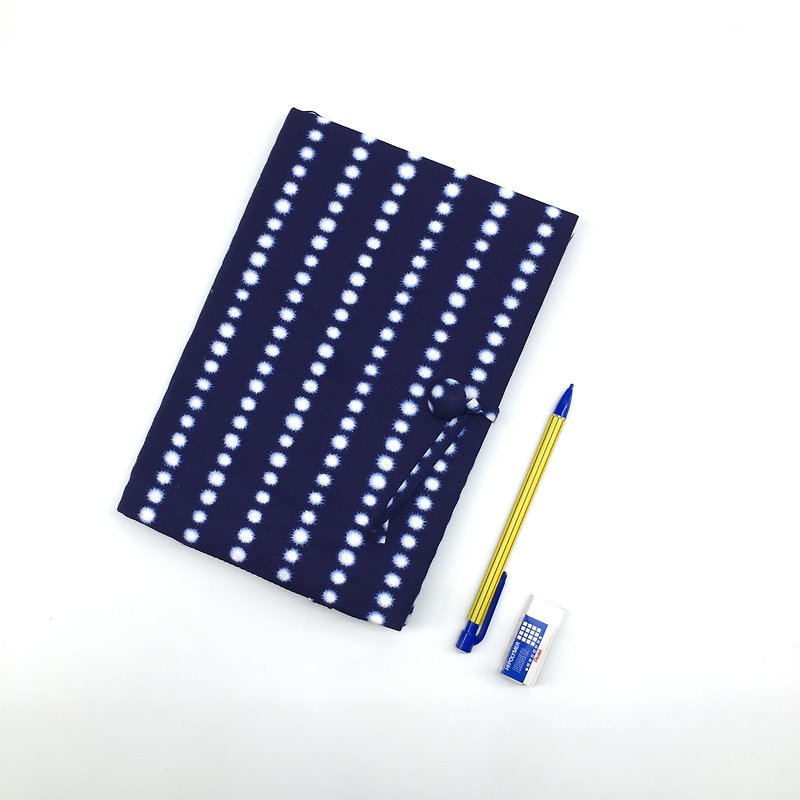 新的書皮，亮晶晶 <安比利海 深藍> - 書套/書衣 - 棉．麻 藍色