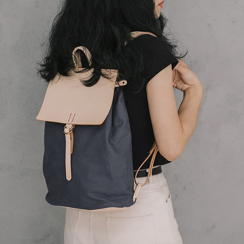 [Canvas meets leather] Handmade British retro stitching casual backpack leather canvas bag - Backpacks - Cotton & Hemp Gray