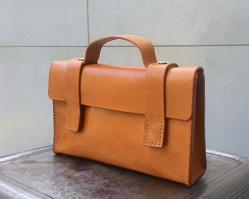 Feed-Small Portable Saddle Bag/Handbag - กระเป๋าคลัทช์ - หนังแท้ สีส้ม