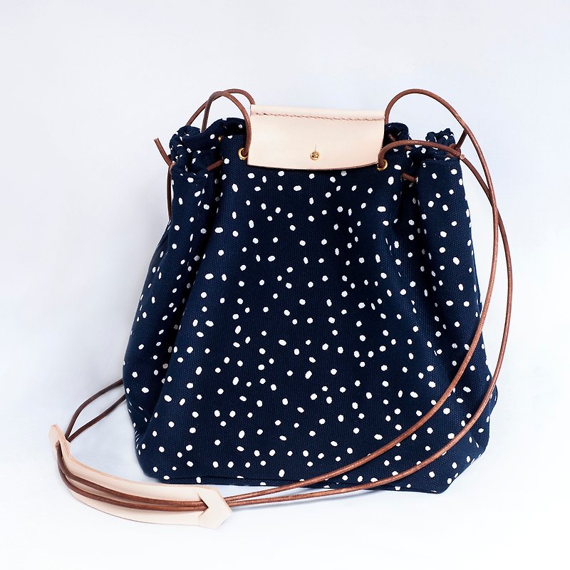 Salt bag (Navy Color) - กระเป๋าแมสเซนเจอร์ - ผ้าฝ้าย/ผ้าลินิน สีน้ำเงิน