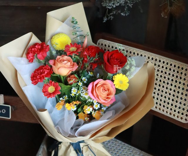 【専用】ビーズフラワー❋バラ、カーネ、ガーベラ❋ 専用】ビーズフラワー❋バラ、カーネ、ガーベラ❋ ガーベラ 3 本