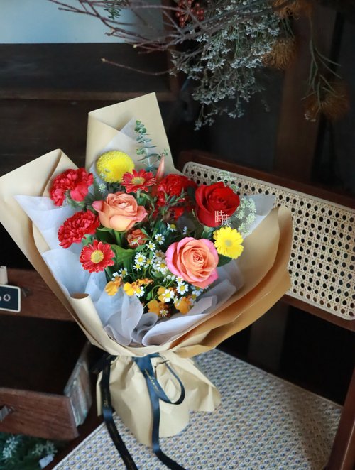 時葳花園花藝設計 紅橘特調 玫瑰 迷你非洲菊 康乃馨 鮮花花束/限臺中地區