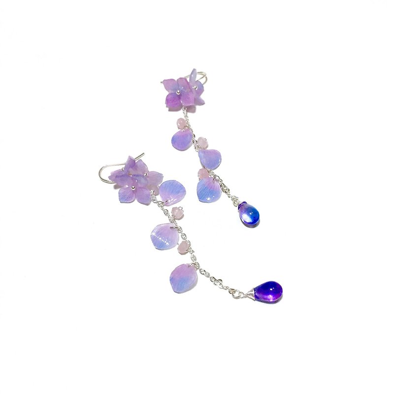 【Miniature Flower House】Hydrangea flowers fall. Hydrangea earrings. Dreamy blue and purple. The Clip-On can be changed. - Earrings & Clip-ons - Resin Purple