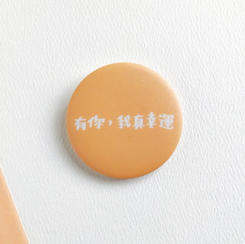 [Text Series] I'm so lucky to have you / middle pin badge badge graduation gift - Badges & Pins - Plastic Orange