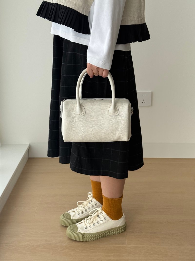 溫柔軟糯干淨簡約米白色牛皮豆腐包手提包 - 手提包/手提袋 - 真皮 白色