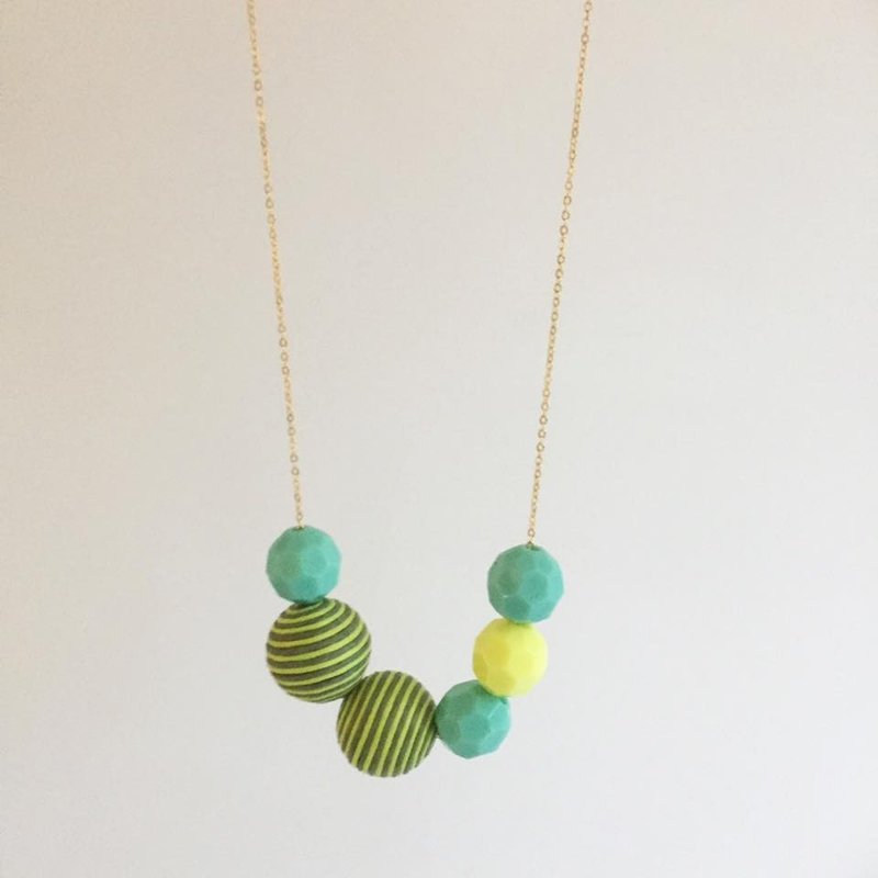 Bobo spherical geometry ball Muzhu green yellow sub-roads between the original hand-made necklace 16K gold-copper-plated chain necklace jewelry Free transport Beads Ball Necklace Yellow Green Geometric Free Shipping - สร้อยติดคอ - วัสดุอื่นๆ สีเขียว