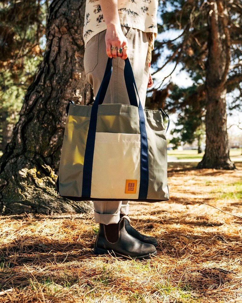 (FW25新品上架) Mountain Essential Tote 手提包 旅行包 - 側背包/斜背包 - 尼龍 多色