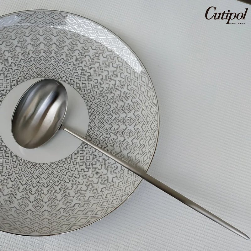 【Cutipol】MOONシリーズ-マットシルバーステンレス-27cmラージスープレードルポルトガル手作り食器