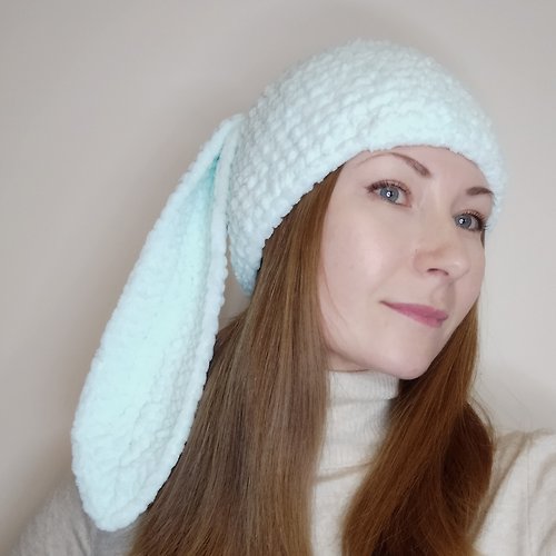 Alternative Crochet Boutique 帶耳朵的兔子帽子。 鉤針兔子毛線帽。 蓬鬆的兔子帽子。 毛茸茸