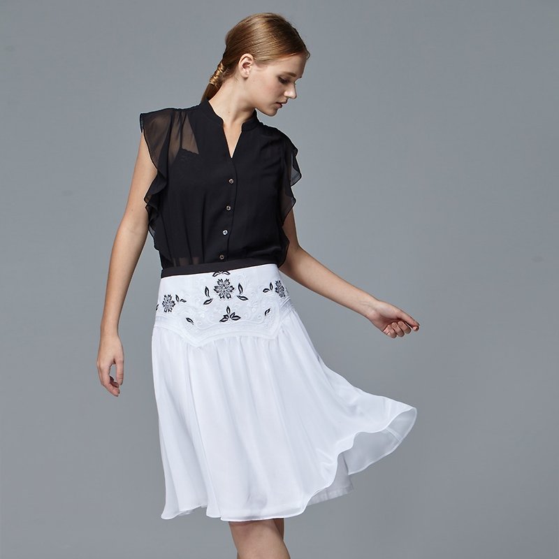 Embroidered chiffon skirt - กระโปรง - เส้นใยสังเคราะห์ ขาว