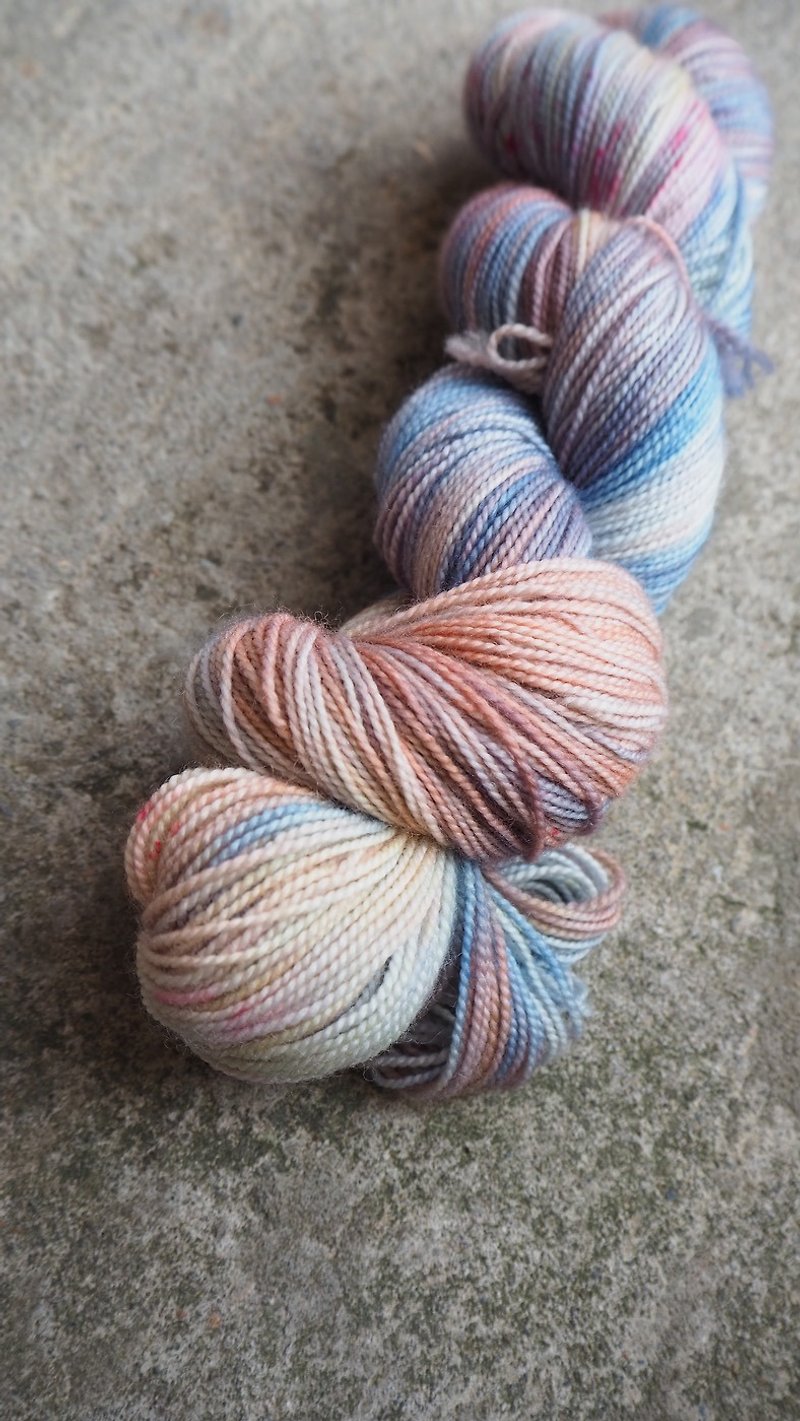 Hand dyed line. Marshmallow (sock yarn) - เย็บปัก/ถักทอ/ใยขนแกะ - ขนแกะ 