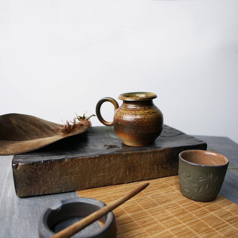 穴の開いた四角いレンガの壺、新色の薪窯、手作りの茶皿|張雲美の作品 - 急須・ティーカップ - 陶器 ブラウン