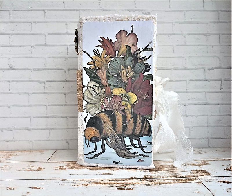 Bee junk journal handmade Honeybee dairy Botanical notebook farmlife thick - 筆記本/手帳 - 紙 黃色
