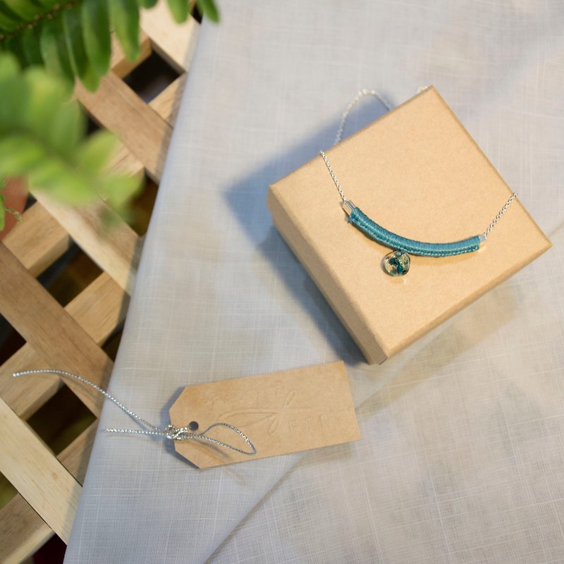 YuThing | Smiley Curve Floss Silver Necklace (Marrs green) - สร้อยคอ - แก้ว สีเขียว